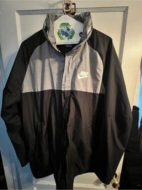 Nike Men’s Black and Gray Colorblock Windbreaker